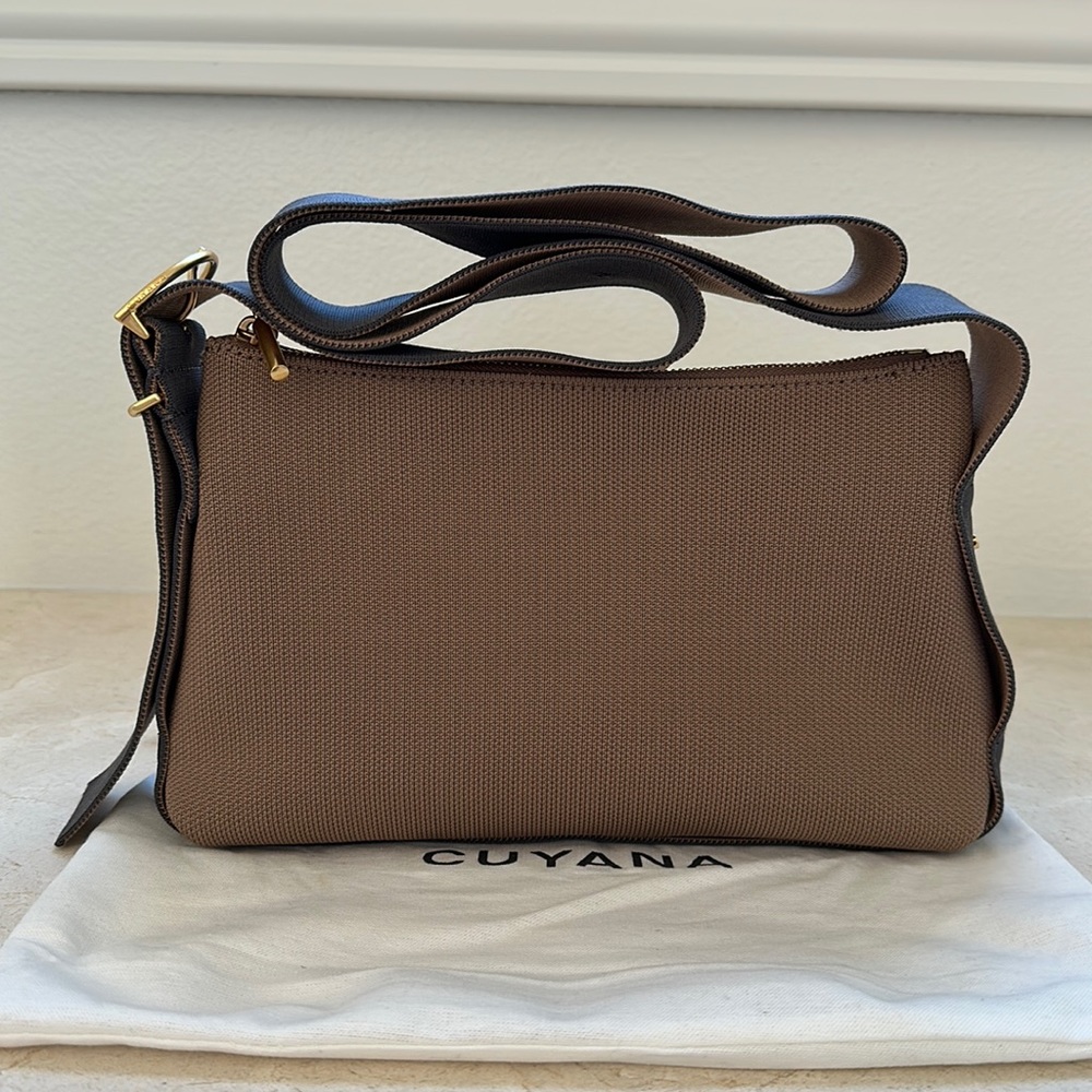 Cuyana Small Sling Bag in Cappuccino